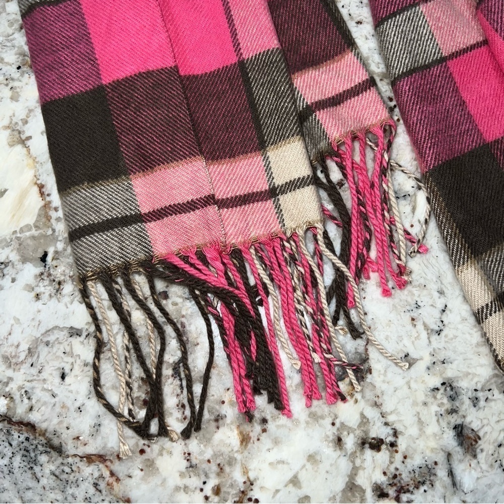 Gap Brown and Pink Very Soft Plaid Shawl Scarf With Fringe Hem - Picture 2 of 8